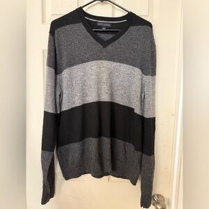 Men’s Banana Republic V-Neck Sweater in Gray and Black merino wool blend